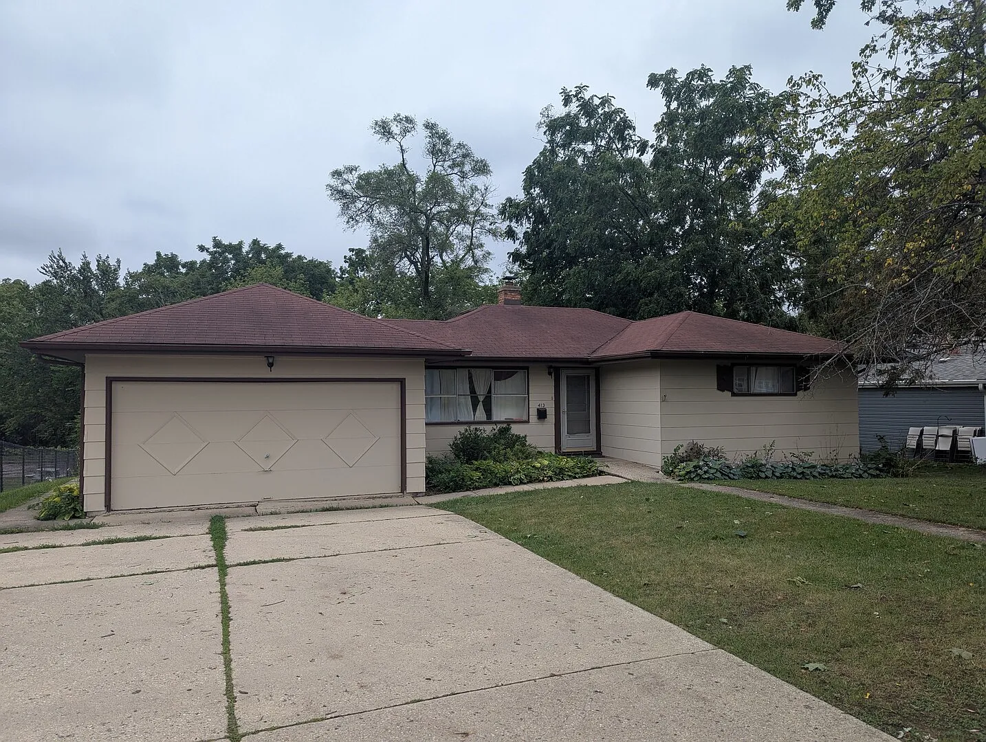 413 W Palatine Rd photo 1