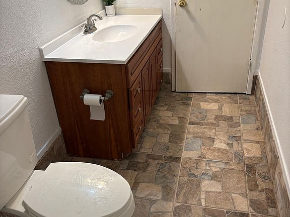 4th image of 86 Huntington Cir