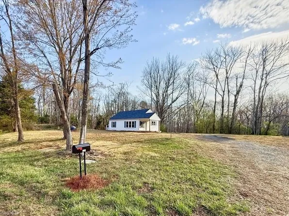 3546 N Old 52 Rd, Pinnacle, NC 27043