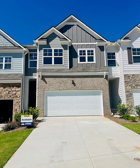 412 Stoneybrook Dr — Photo 2