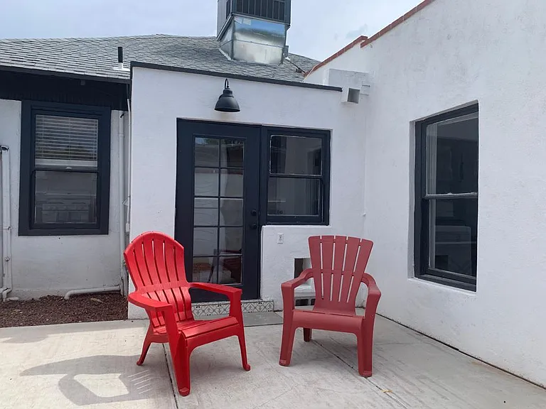 1011 E Elm St — Photo 11