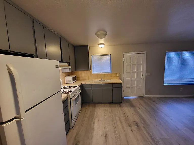 1214 E Clinton Ave #202 — Photo 2
