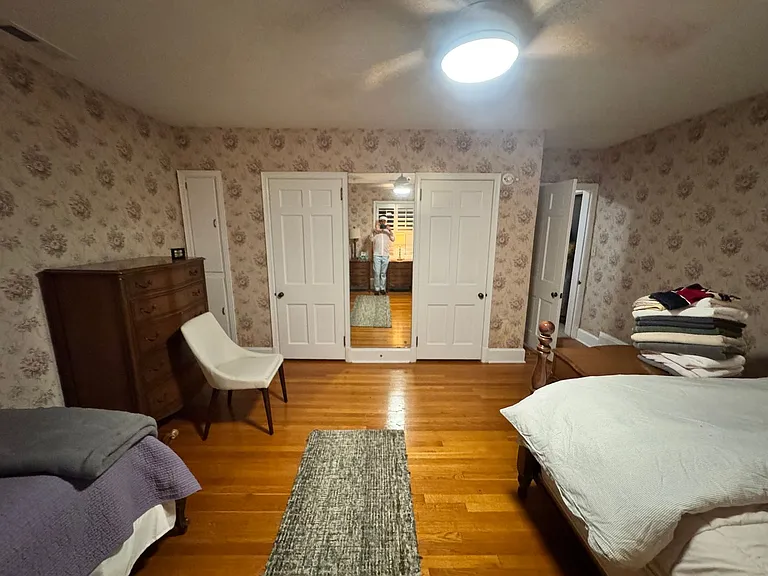 906 Crescent Cir — Photo 43
