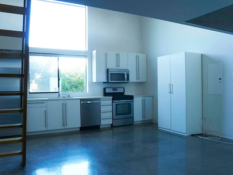 4023 1st Ave #201 — Photo 2