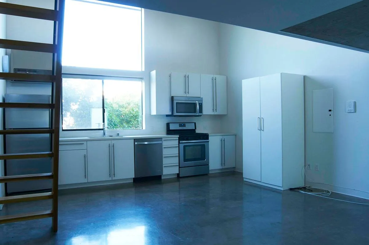 Building Photo - 4023 1st Ave #201