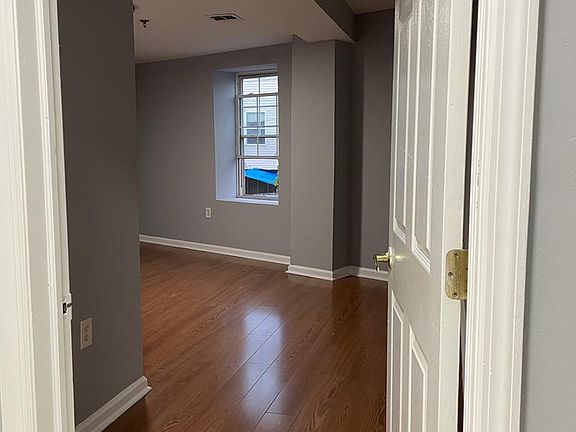 4th image of 510 Elizabeth Ave #210