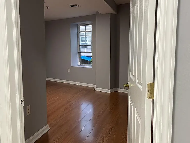 510 Elizabeth Ave #210 — Photo 4