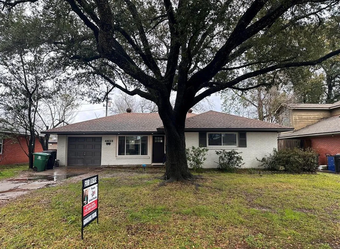 3 bed, 1142 sqft, $2,400 — Photo 1