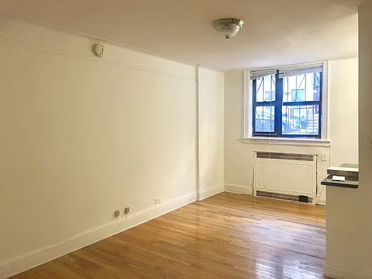 Rented by Dynamik Realty | media 8