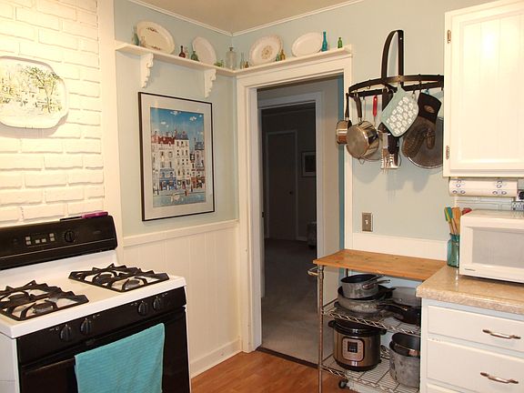 5th image of 852 N Brookside Dr