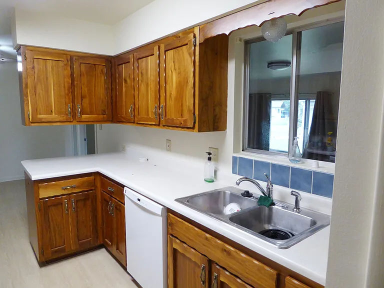 3400 E Locust St — Photo 9