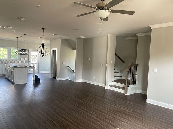 4th image of 400 Lincoln St #400