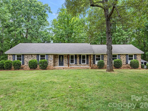 2nd image of 36183 Davis Dr