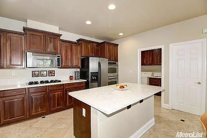 9850 Avellino Way — Photo 9