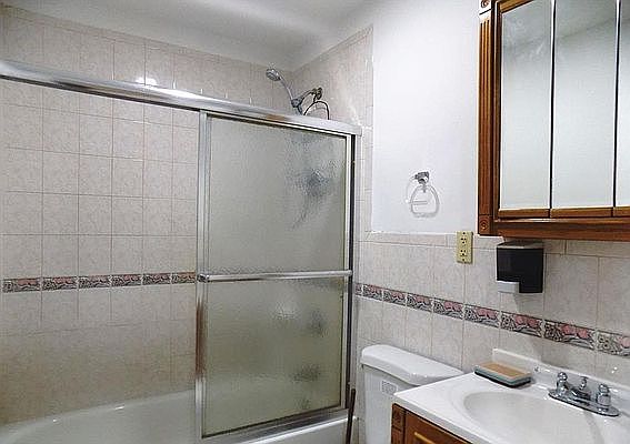 5th image of 71 Clermont Ave #1G