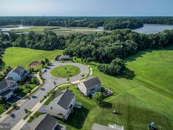 3rd image of 804 Hampshire Dr