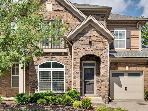 2045 Traemoor Village Dr, Nashville, TN 37209