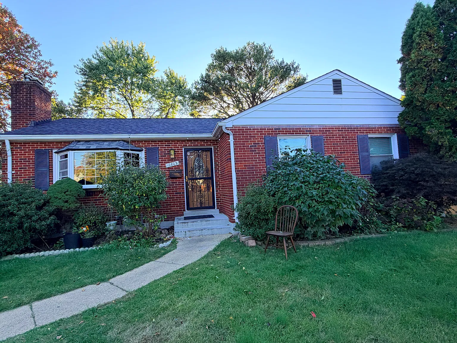5 bed, 2574 sqft, $3,950 — Photo 2