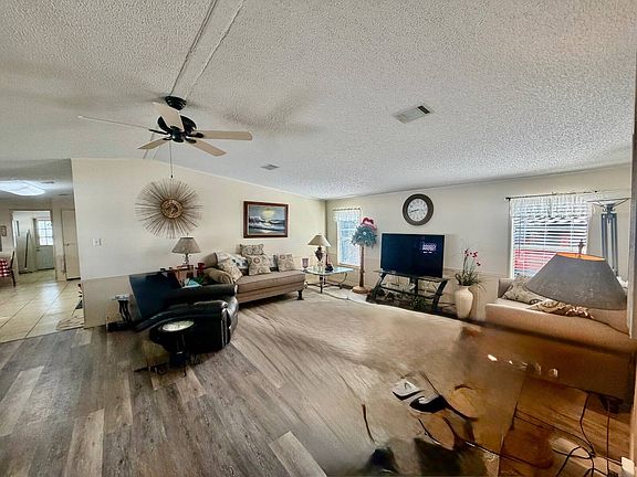 3rd image of 918 Reed Canal Rd #201