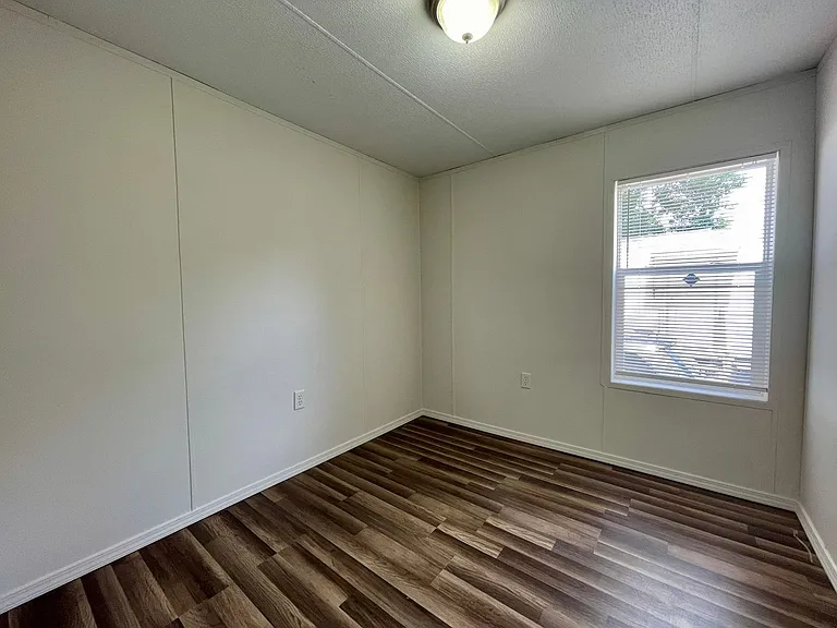 12410 Phillips Ln — Photo 11