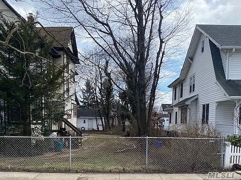 3rd image of 28 Roosevelt Ave