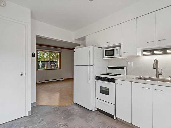 4th image of 15 Rindahl Ln