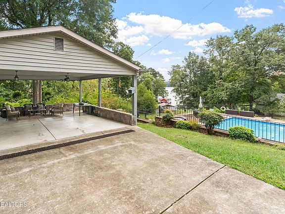 4th image of 1629 Piney Point Rd