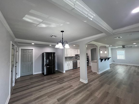5th image of 2519 Douglas Dr