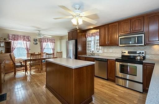 4th image of 624-624A Plymouth St