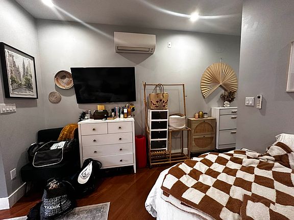 4th image of 423 E 82nd St #4F