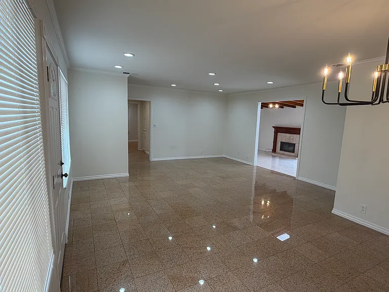6836 Lindley Ave — Photo 4