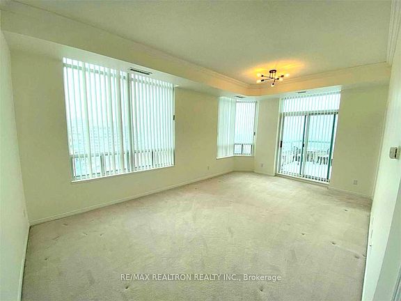 5th image of 5 Emerald Ln #Penthouse 101