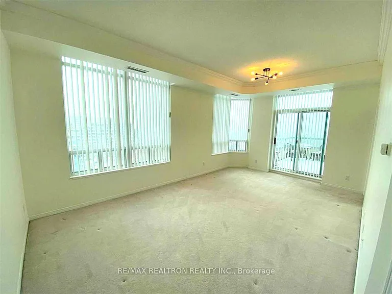 5 Emerald Ln #Penthouse 101 — Photo 5