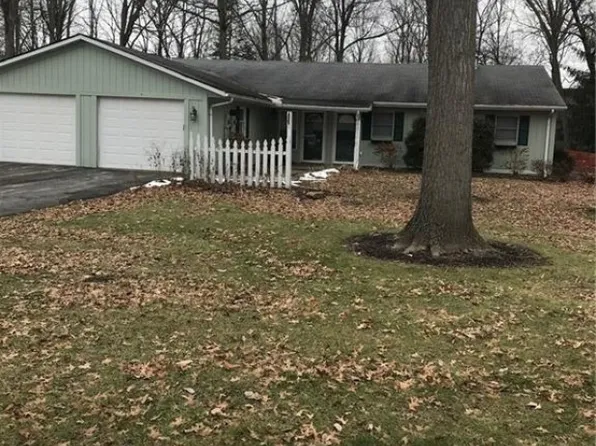 240 Old Oak Dr, Cortland, OH 44410