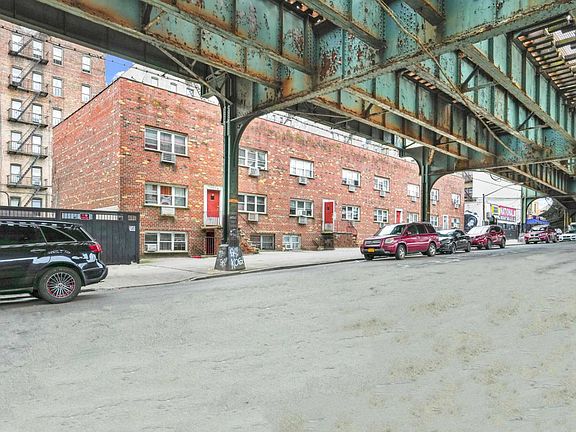3rd image of 1995 Birchall Ave