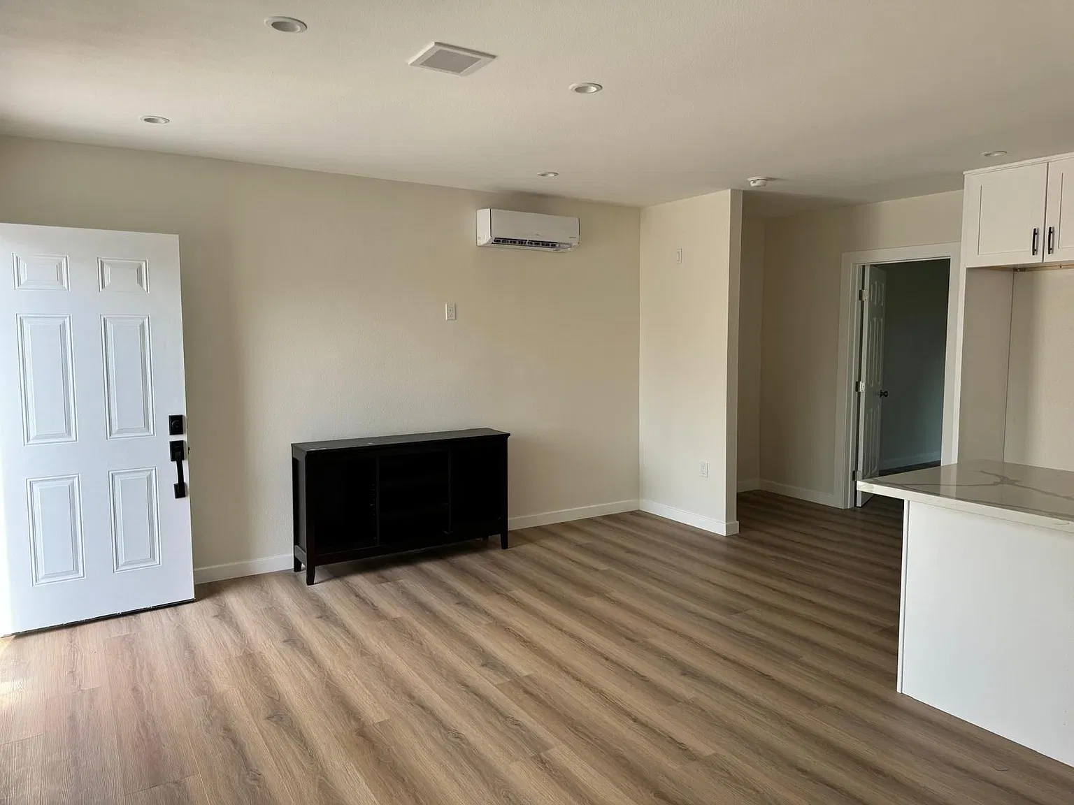 1 bed, 700 sqft, $2,200 — Photo 3