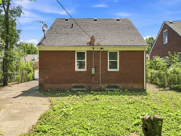 11907 Roxbury St — Photo 25