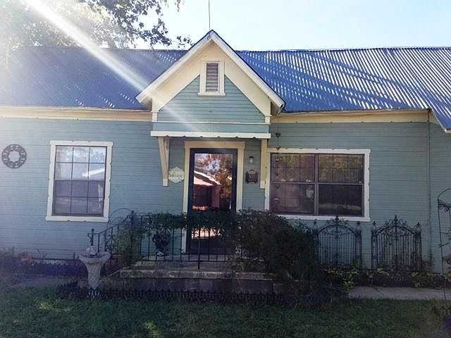 1st image of 911 S Bassett St