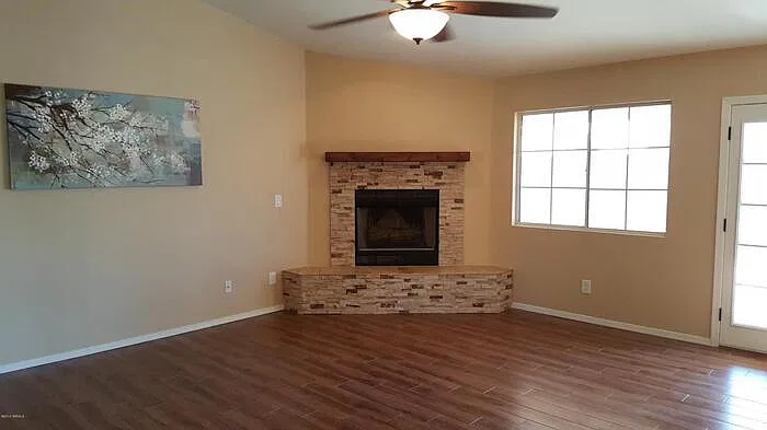 4 bed, 2.0 bath, 2156 sqft, $2,050 — Photo 3