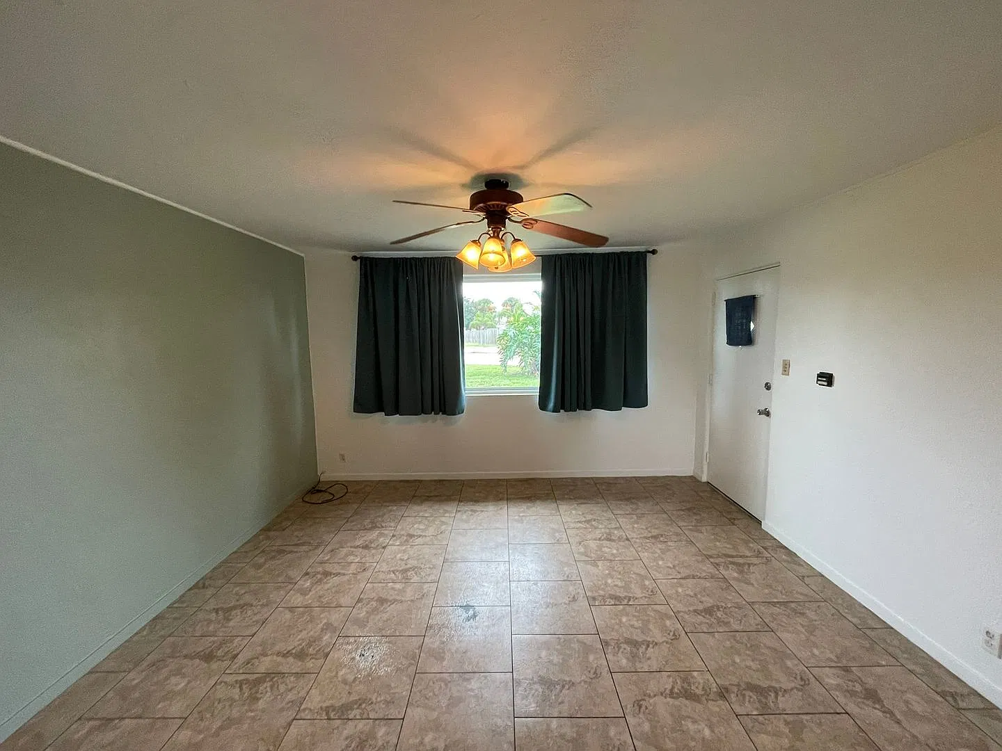 Cozy well maintained Two-bedroom One bathroom house- Ormond Beach- Beachside — Photo 3
