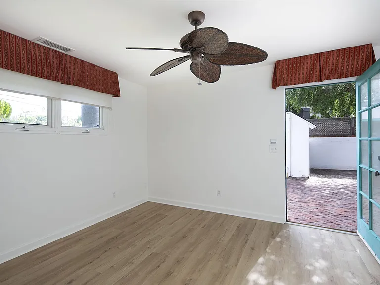 409 Dunemere Dr — Photo 15