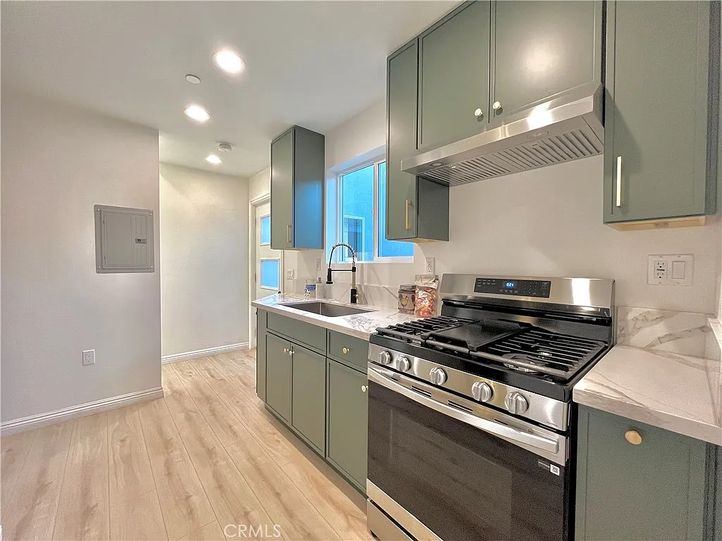2 bed, 638 sqft, $2,980 — Photo 2