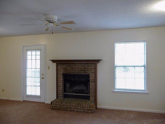 3rd image of 90 Pinedale Cir
