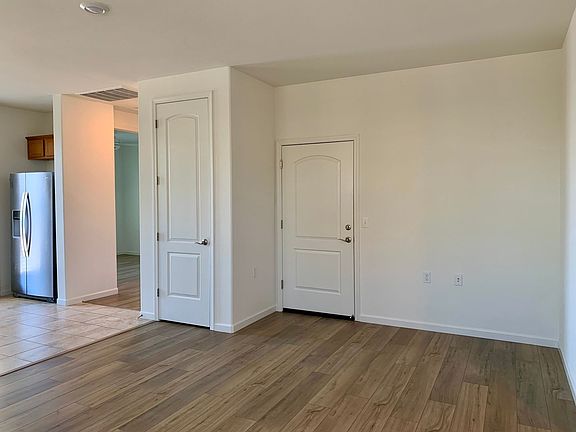 5th image of 1900 Monroe Ct Unit 100