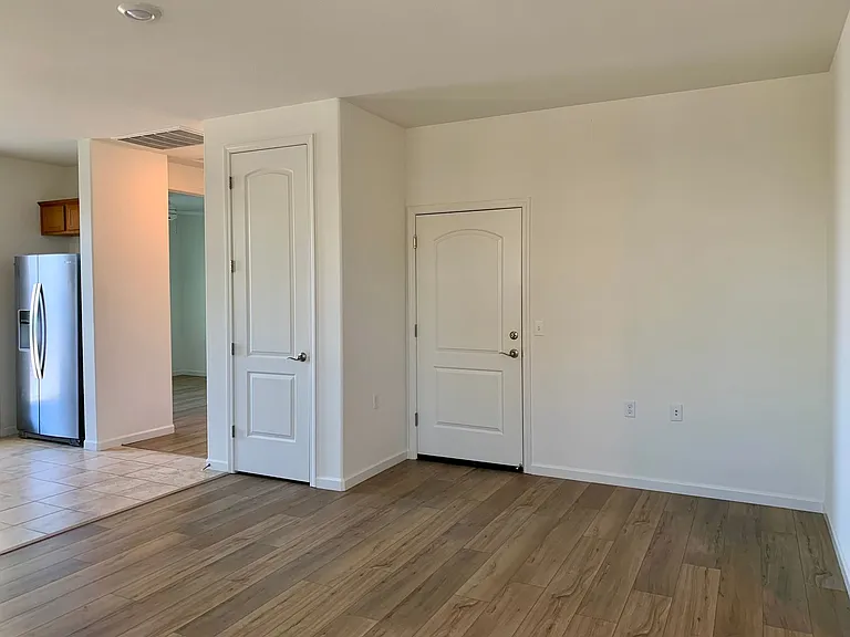 1900 Monroe Ct #100 — Photo 5