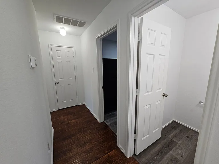 902 Fleming St — Photo 14