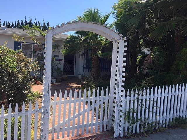 1st image of 1723 La Tierra Ln