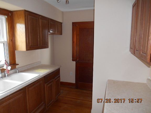 4th image of 16240 Prairie Ave