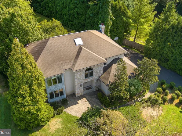 63 Locust Dr, Huntingdon Valley, PA 19006