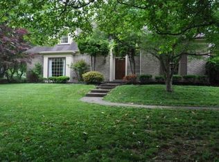 184 Bow Ln, Indian Hills, KY 40207